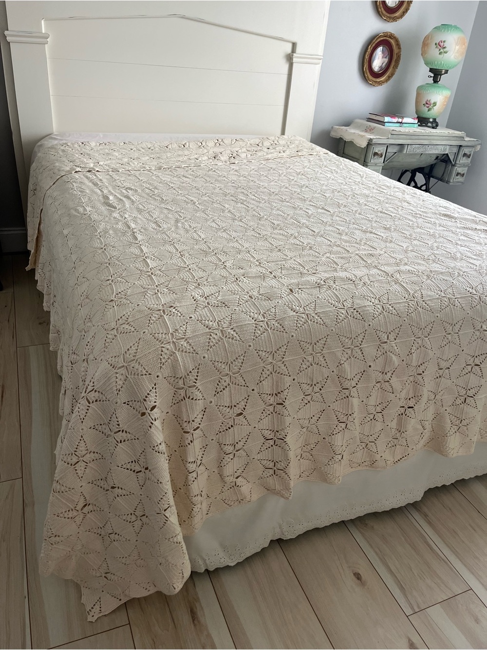 VTG Heirloom Homemade Hand-Crochet Large 3-D Bedspread Coverlet Size 104" x 92"